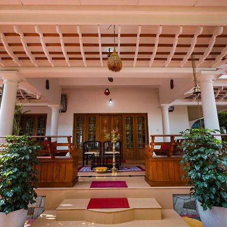 Parudeesa - Heavenly- Luxurious Palace Look-Near Cbd - Kerala - India With Breakfast Kāladi Eksteriør billede
