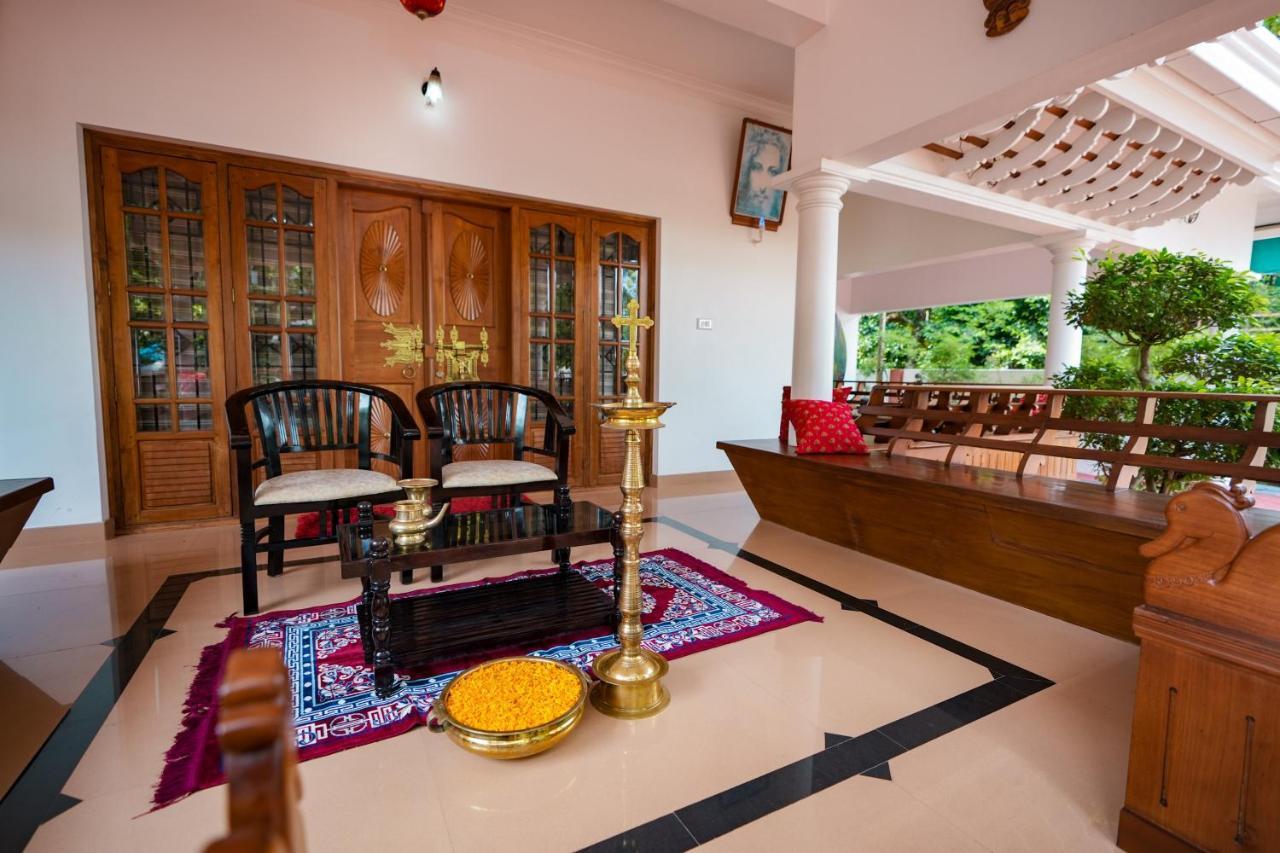Parudeesa - Heavenly- Luxurious Palace Look-Near Cbd - Kerala - India With Breakfast Kāladi Eksteriør billede
